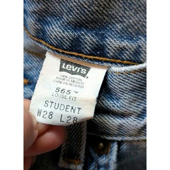 Vtg Levis 565 Cut Off Jean Shorts Student Women 28 Distressed Light Denim 90s - Picture 6 of 12